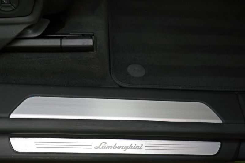 Lamborghini Urus V8 Auto