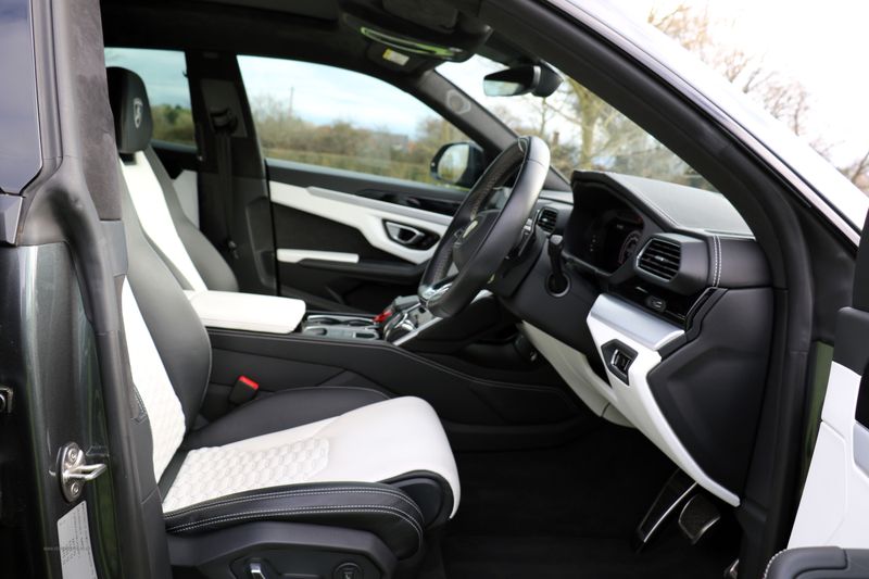 Lamborghini Urus V8 Auto