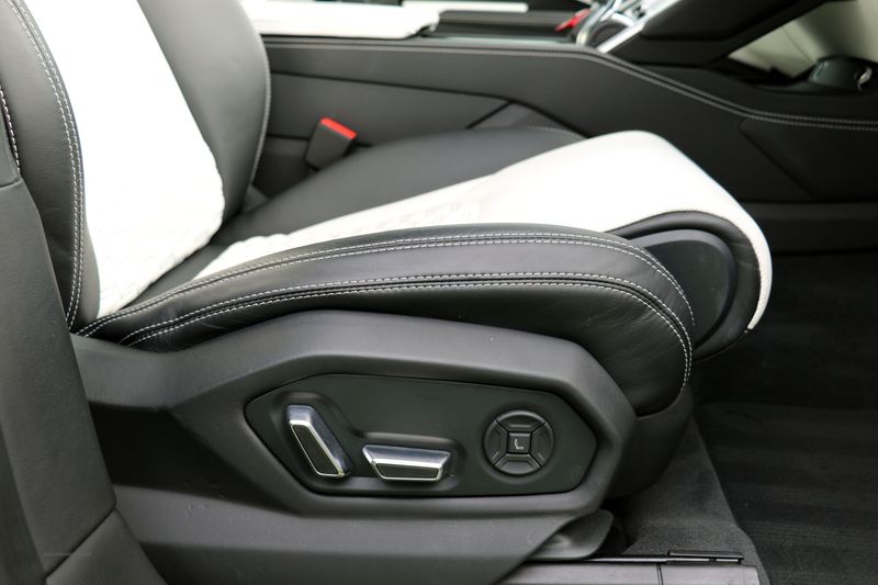 Lamborghini Urus V8 Auto