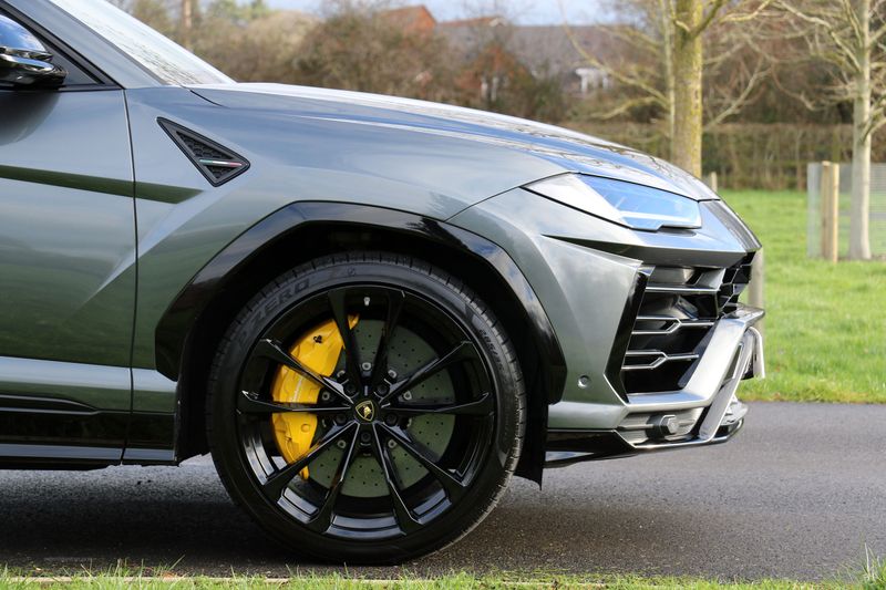 Lamborghini Urus V8 Auto