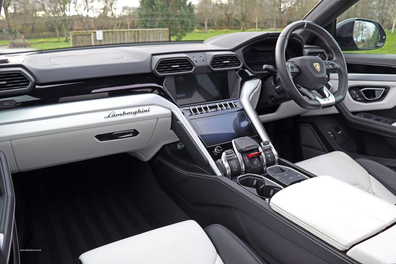 Lamborghini Urus V8 Auto