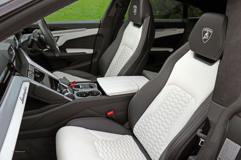 Lamborghini Urus V8 Auto