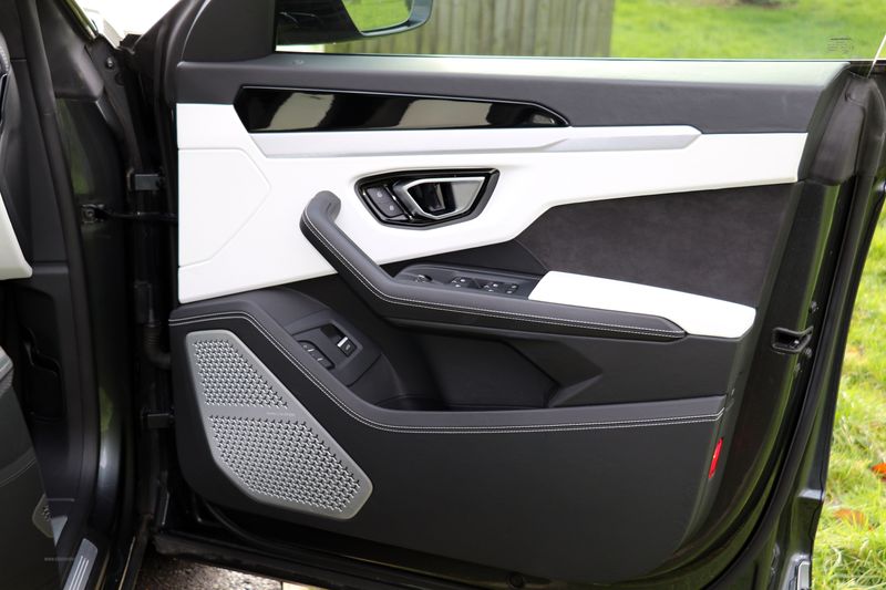 Lamborghini Urus V8 Auto