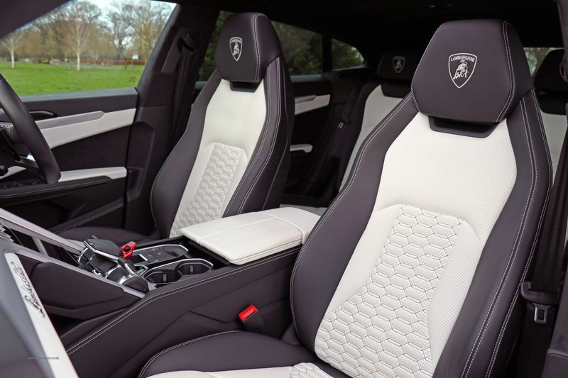 Lamborghini Urus V8 Auto