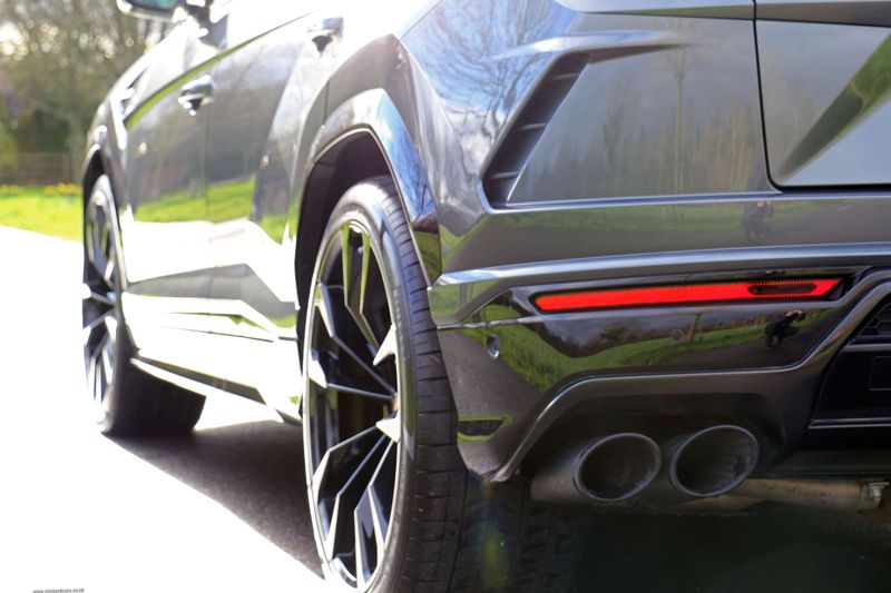 Lamborghini Urus V8 Auto