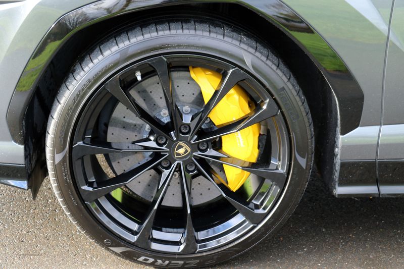 Lamborghini Urus V8 Auto