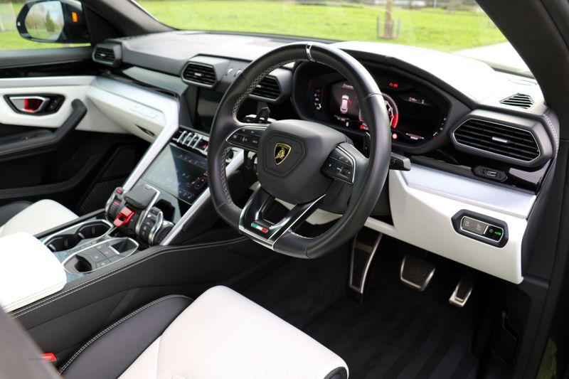 Lamborghini Urus V8 Auto