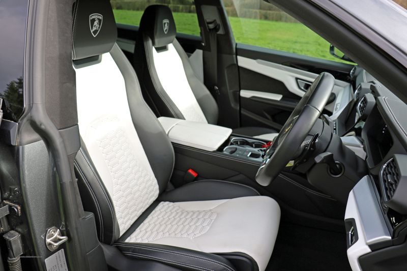 Lamborghini Urus V8 Auto