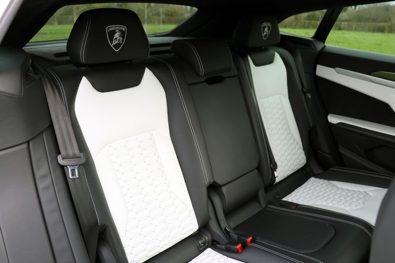 Lamborghini Urus V8 Auto