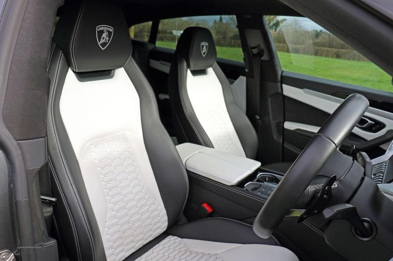 Lamborghini Urus V8 Auto