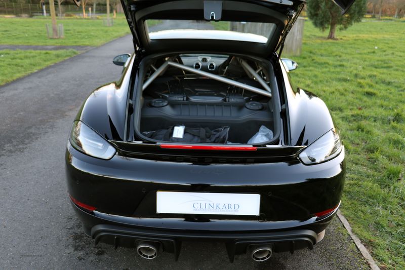 Porsche Cayman 718 GT4RS Weissach