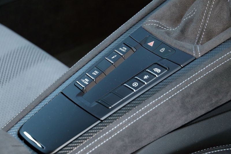 Porsche Cayman 718 GT4RS Weissach