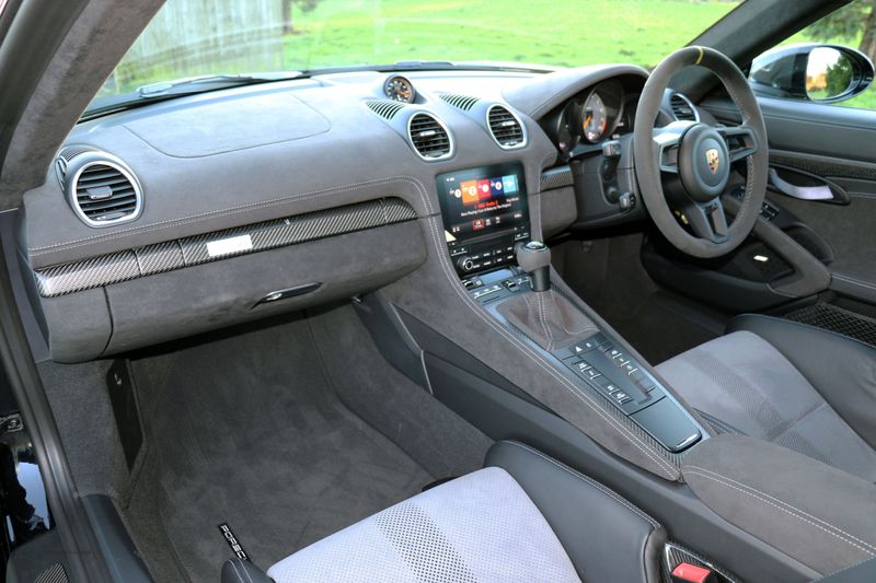 Porsche Cayman 718 GT4RS Weissach