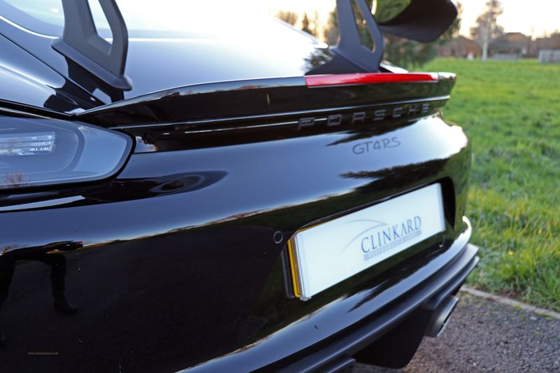 Porsche Cayman 718 GT4RS Weissach