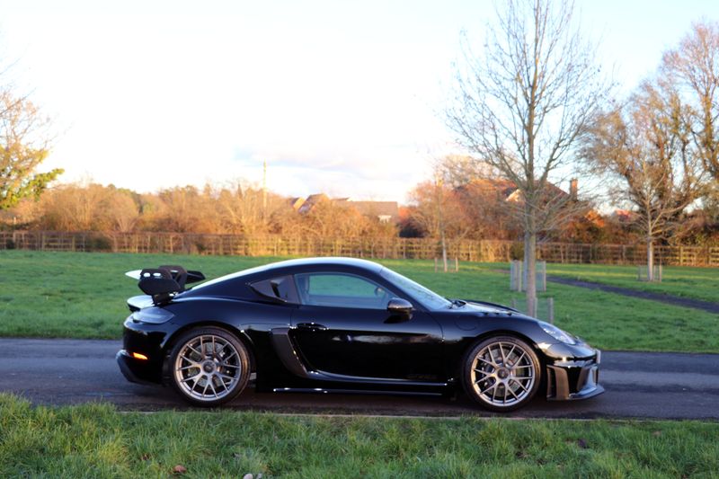 Porsche Cayman 718 GT4RS Weissach