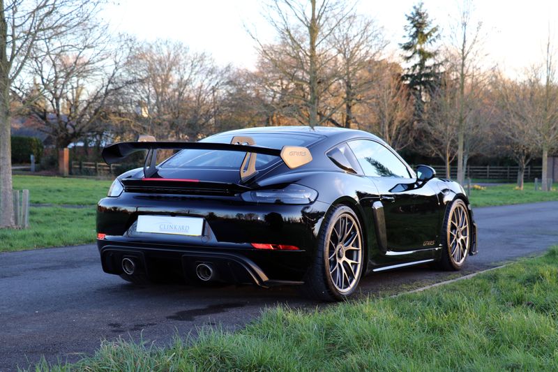 Porsche Cayman 718 GT4RS Weissach