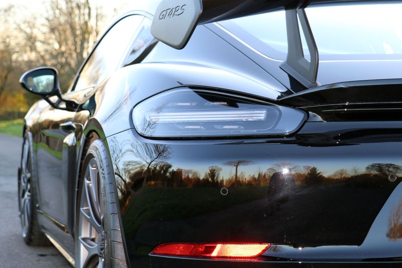 Porsche Cayman 718 GT4RS Weissach