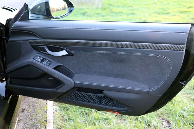 Porsche Cayman 718 GT4RS Weissach