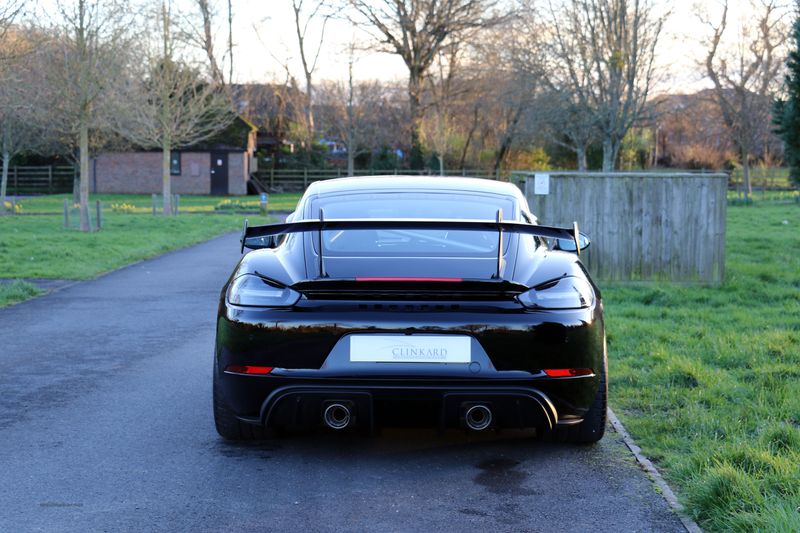 Porsche Cayman 718 GT4RS Weissach