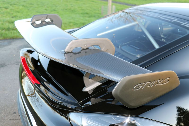 Porsche Cayman 718 GT4RS Weissach