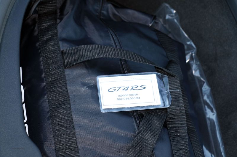 Porsche Cayman 718 GT4RS Weissach