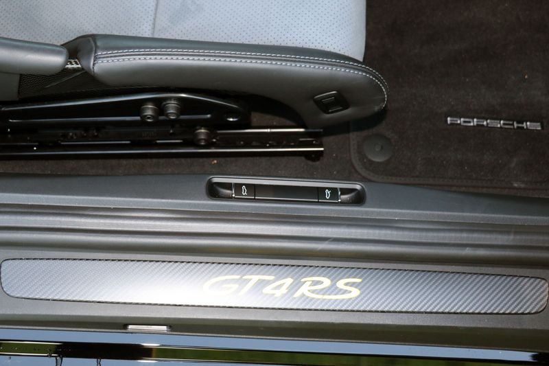 Porsche Cayman 718 GT4RS Weissach