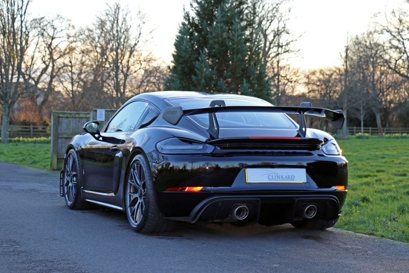 Porsche Cayman 718 GT4RS Weissach