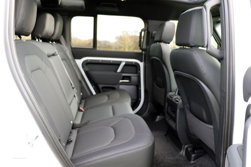 Landrover Defender 110 D250 3.0 AWD X-Dynamic S