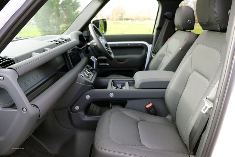 Landrover Defender 110 D250 3.0 AWD X-Dynamic S