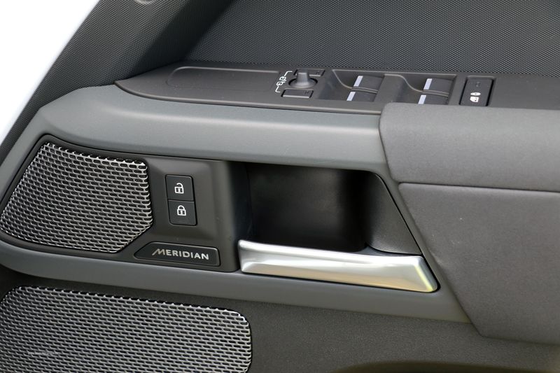 Landrover Defender 110 D250 3.0 AWD X-Dynamic S