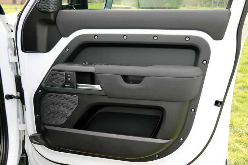 Landrover Defender 110 D250 3.0 AWD X-Dynamic S