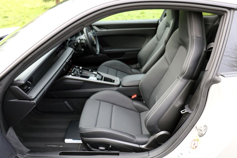 Porsche 992 Carrera PDK