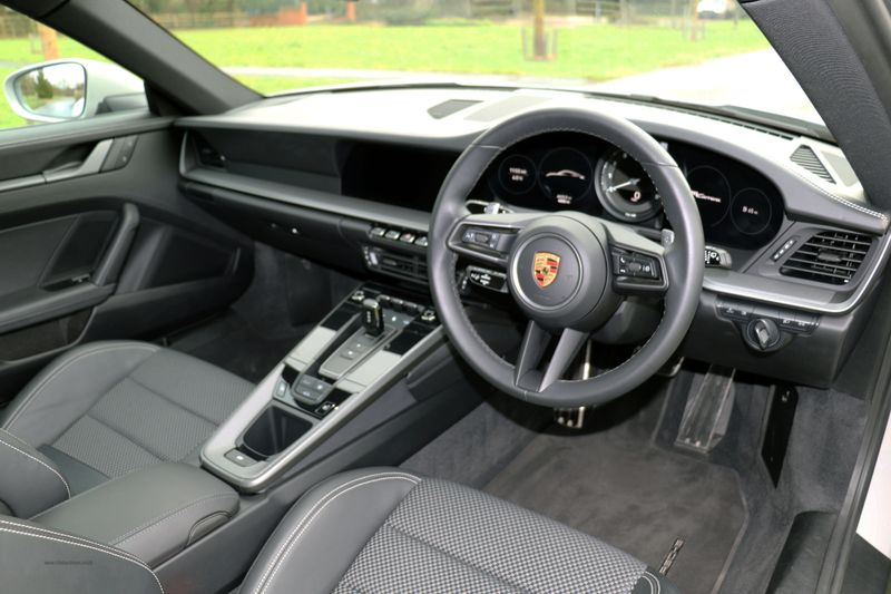 Porsche 992 Carrera PDK