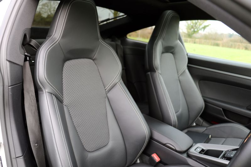 Porsche 992 Carrera PDK