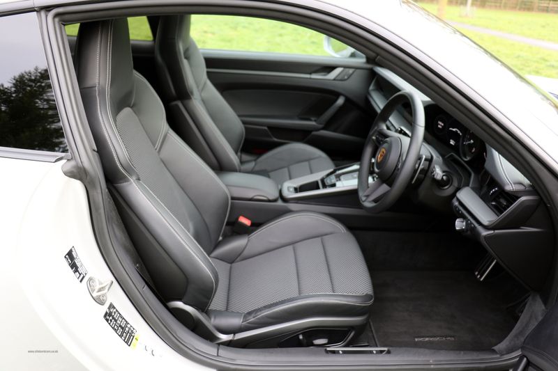 Porsche 992 Carrera PDK