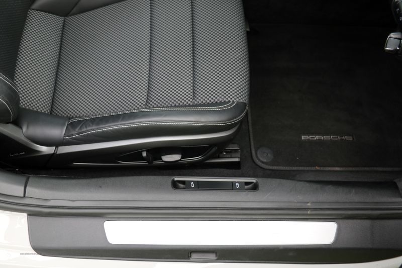 Porsche 992 Carrera PDK