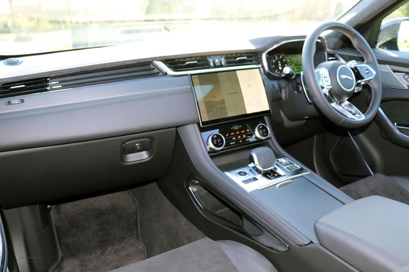 Jaguar F Pace 5.0 P550 SVR Quickshift