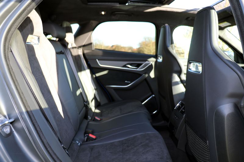 Jaguar F Pace 5.0 P550 SVR Quickshift