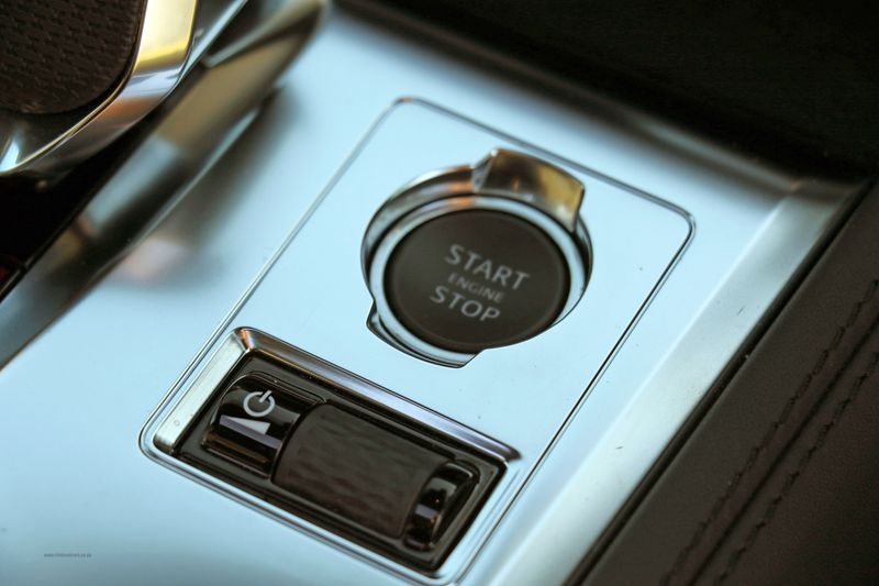 Jaguar F Pace 5.0 P550 SVR Quickshift