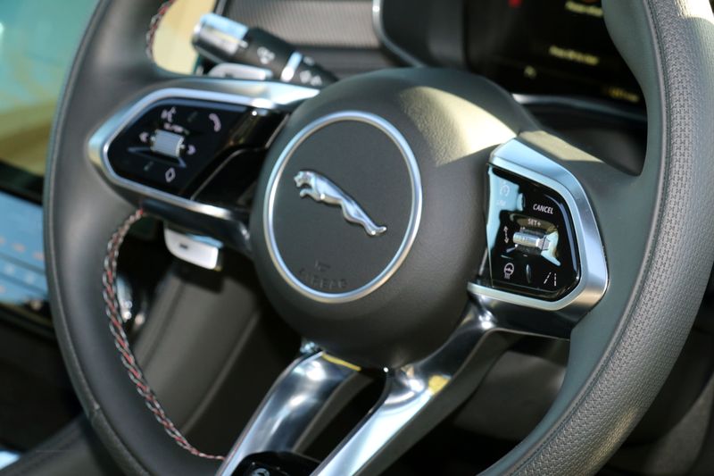 Jaguar F Pace 5.0 P550 SVR Quickshift