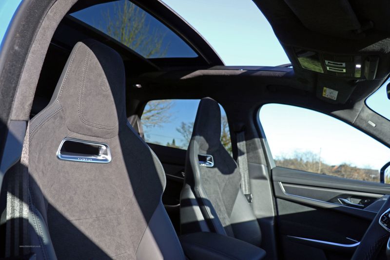 Jaguar F Pace 5.0 P550 SVR Quickshift