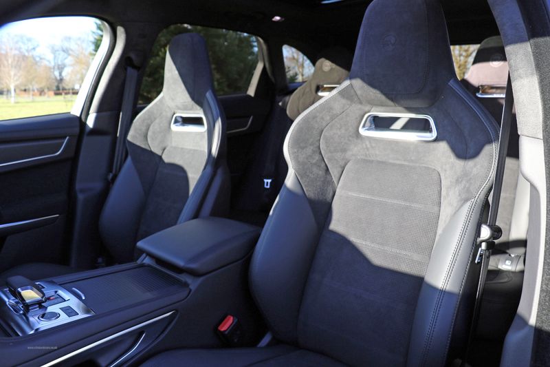 Jaguar F Pace 5.0 P550 SVR Quickshift