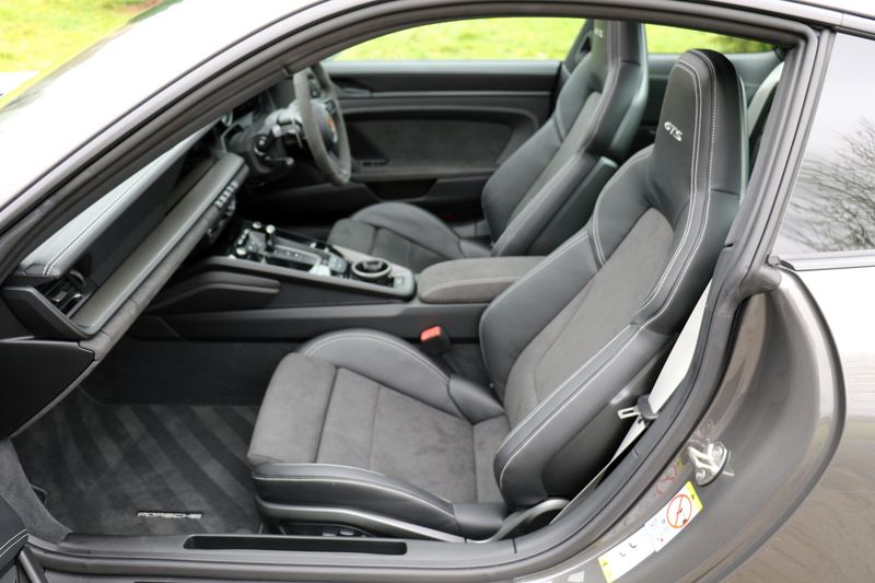 Porsche Carrera GTS Coupe PDK