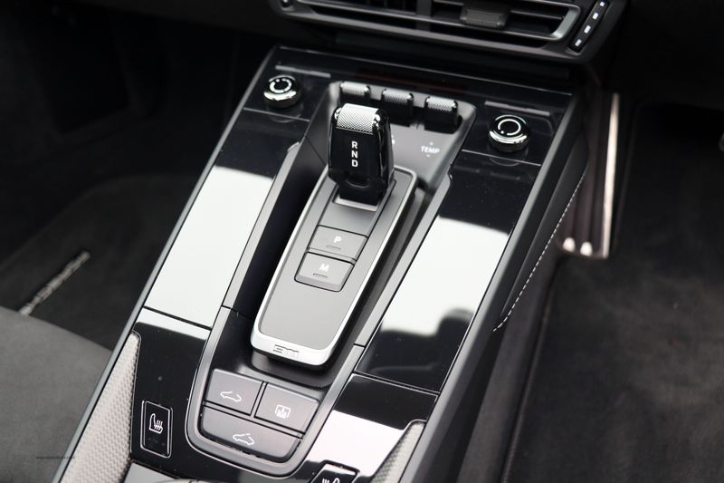 Porsche Carrera GTS Coupe PDK