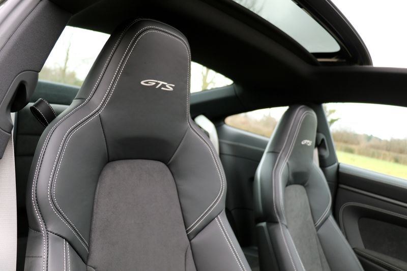 Porsche Carrera GTS Coupe PDK