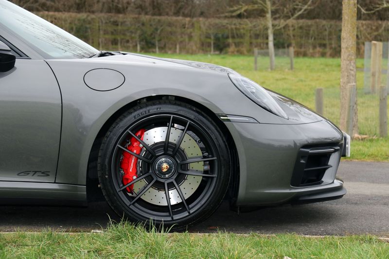 Porsche Carrera GTS Coupe PDK