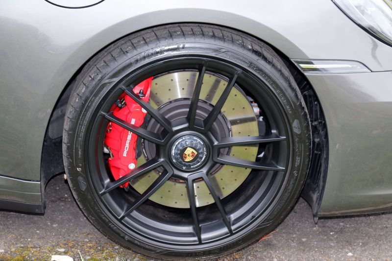 Porsche Carrera GTS Coupe PDK