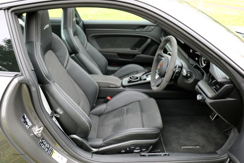 Porsche Carrera GTS Coupe PDK