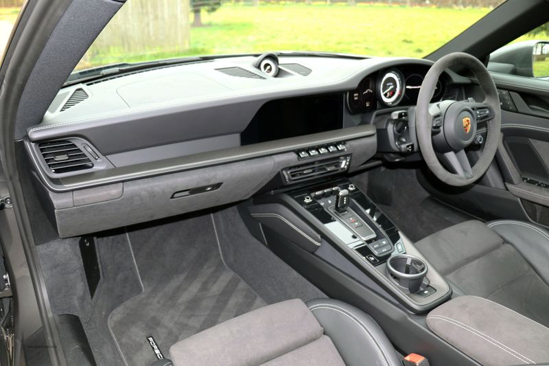 Porsche Carrera GTS Coupe PDK