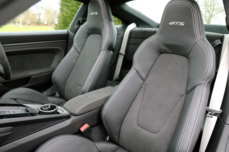 Porsche Carrera GTS Coupe PDK